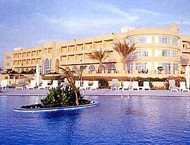  Al Hamra Fort Hotel       --
