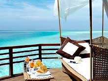  Baros Maldives Hotel. 